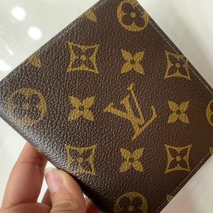 Authentic Louis Vuitton Mens Bifold wallet